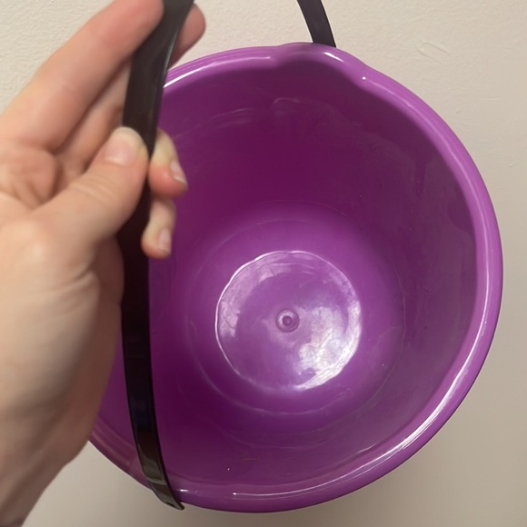Plastic Halloween Bucket Trick or Treat - Picture 6 of 7